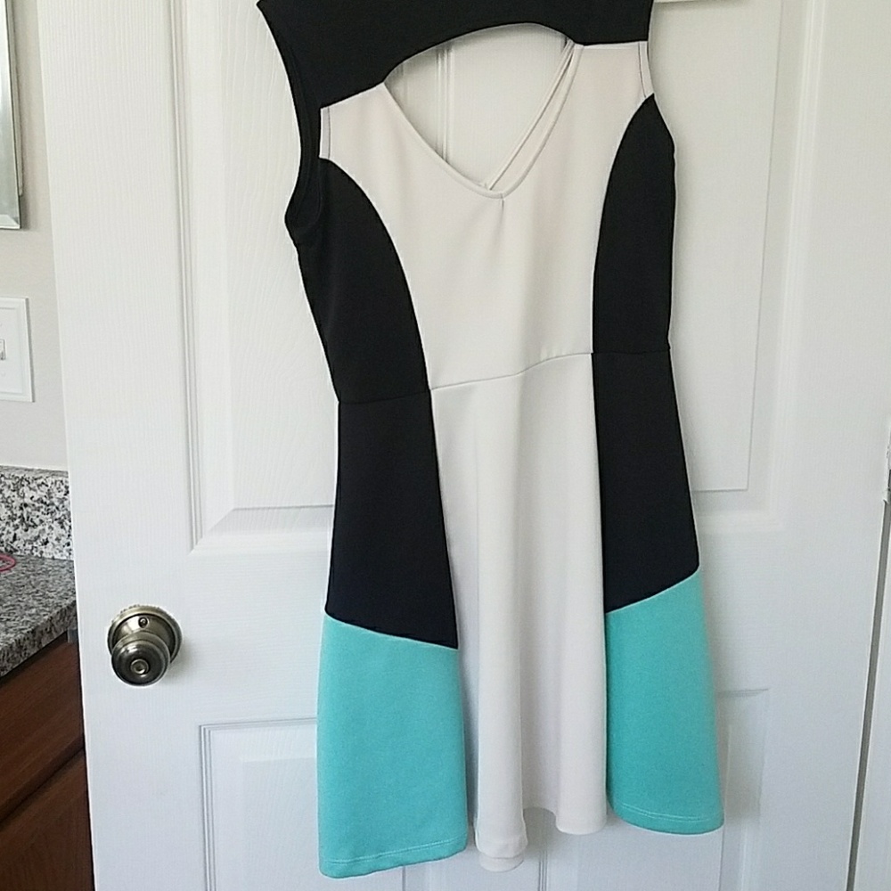 Dress - Picture 2 of 3